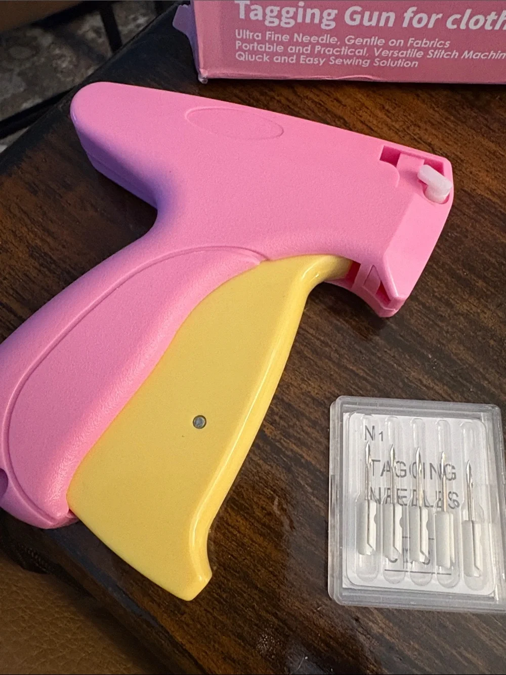 Scopck Fine Stitch Tagging Gun with Black & White Fasteners